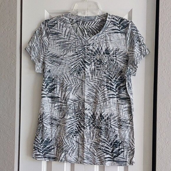Set of 2 Aeropostale Gray & White Tropical Pattern Graphic Women's Tees Size XL - Picture 3 of 16